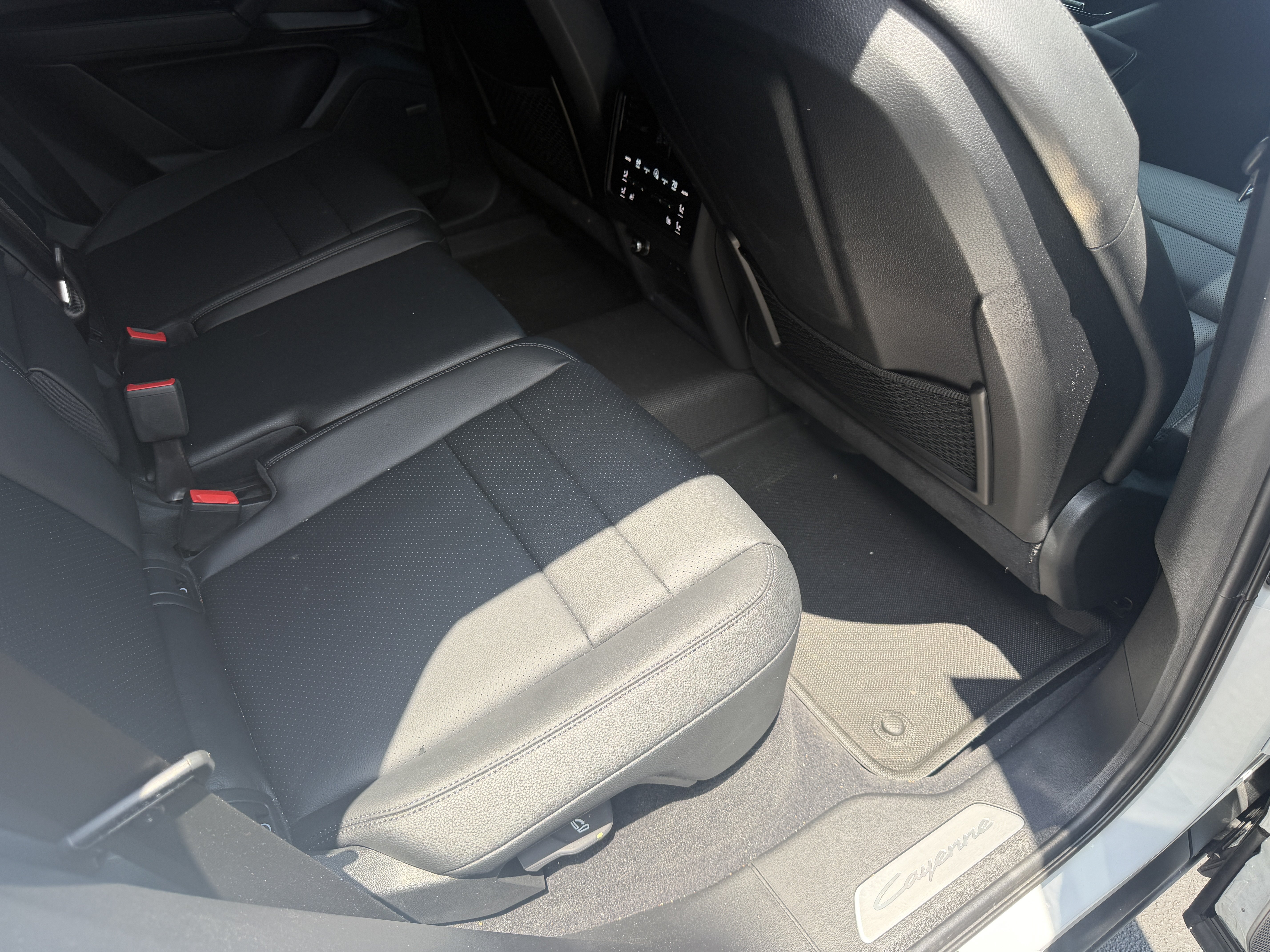 Certified 2024 Porsche Cayenne AWD/4WD image 24