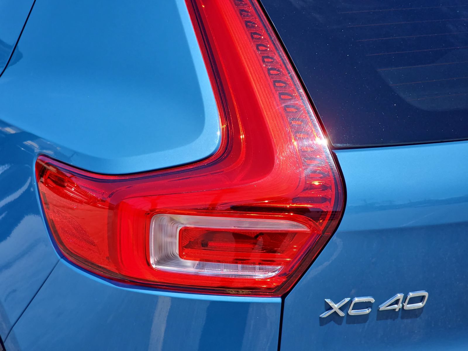 Used 2024 Volvo XC40 B5 Core AWD/4WD image 34