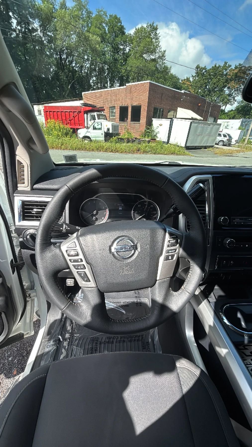 Used 2021 Nissan Titan SV w/ SV Convenience Package image 10
