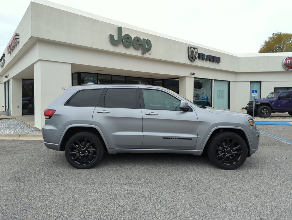 Used 2019 Jeep Grand Cherokee Altitude image 4