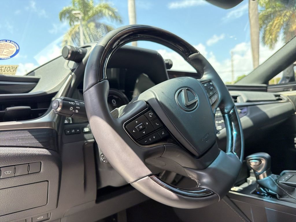 Used 2021 Lexus ES 300h Ultra Luxury w/ Accessory Package 2 image 24