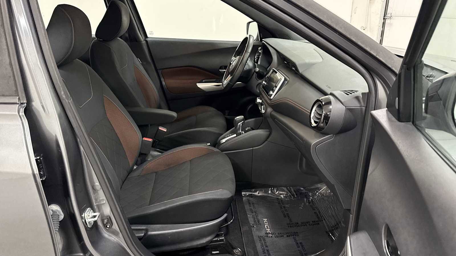 Used 2019 Nissan Kicks SR image 28