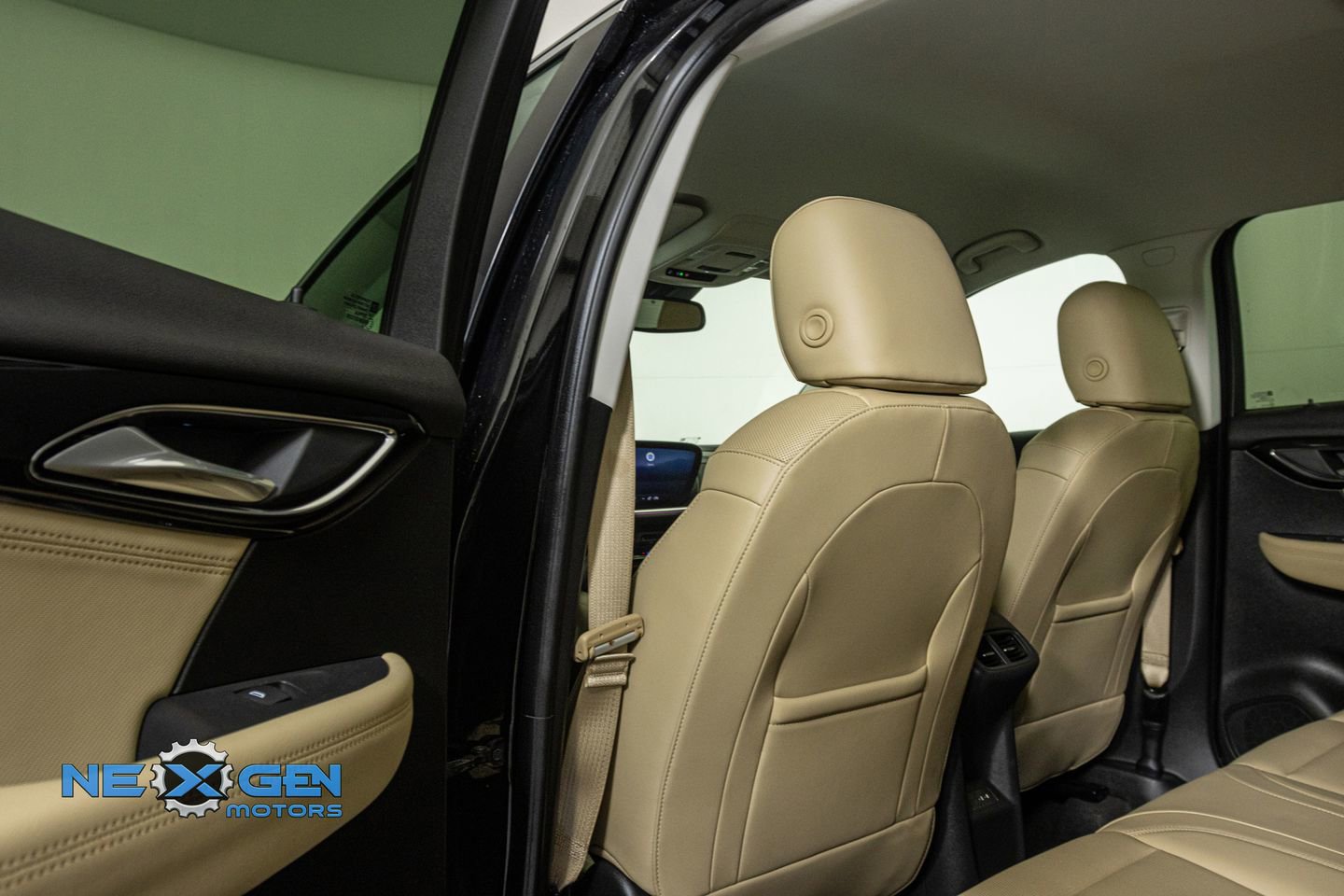 Used 2025 Buick Envision Preferred AWD/4WD image 24