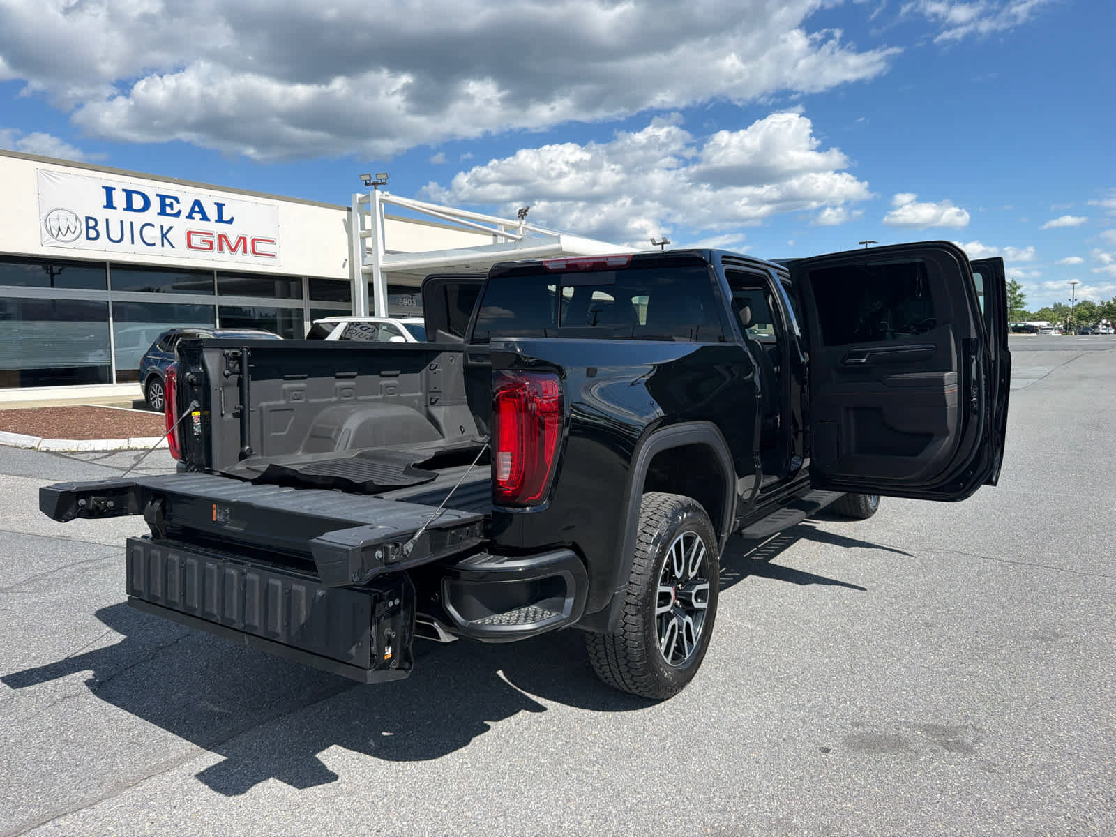 Used 2023 GMC Sierra 1500 AT4 w/ AT4 Premium Package AWD/4WD image 26