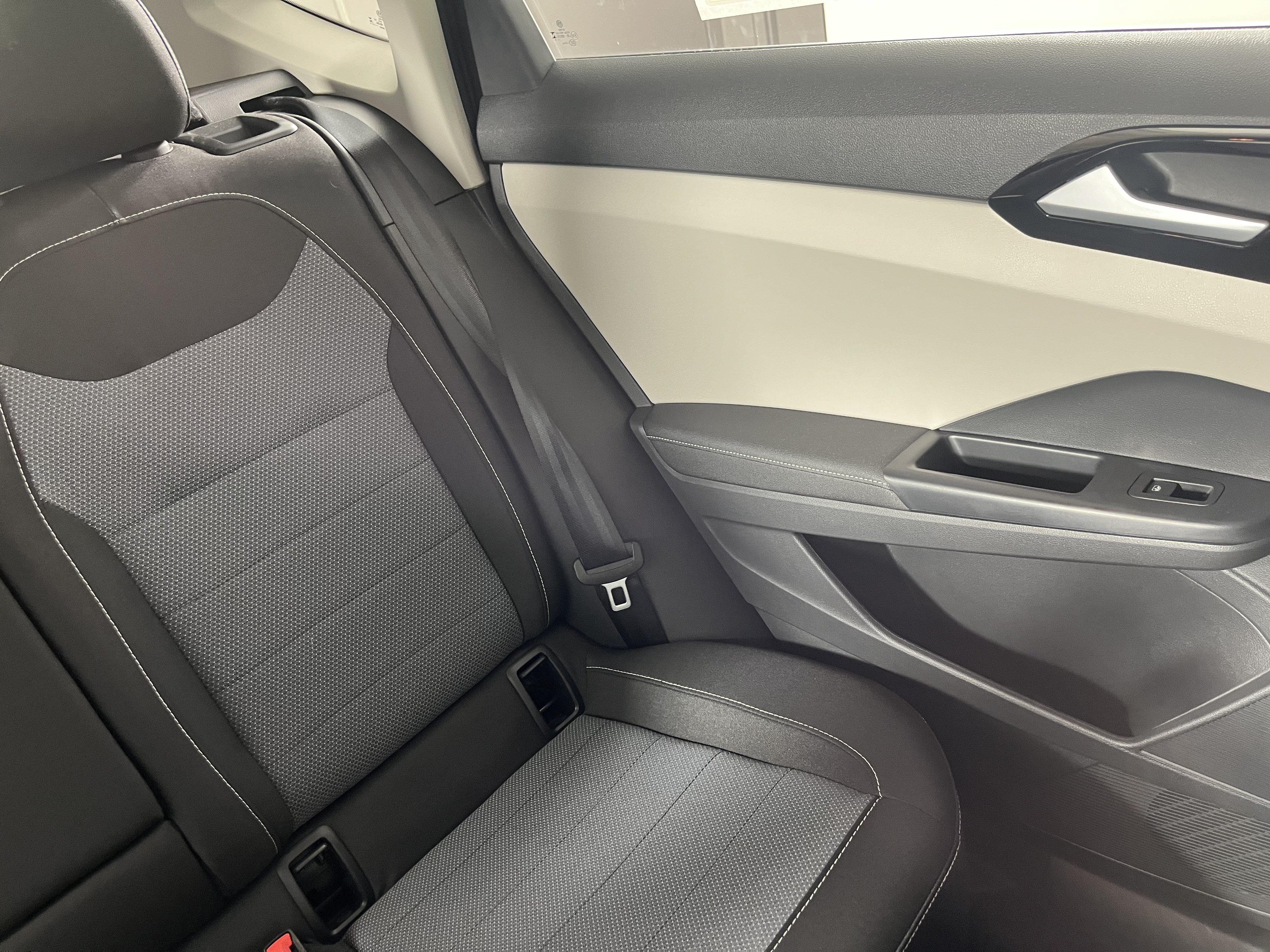 Certified 2025 Volkswagen Taos S FWD image 23
