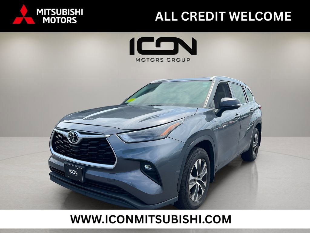 Used 2022 Toyota Highlander XLE image 1