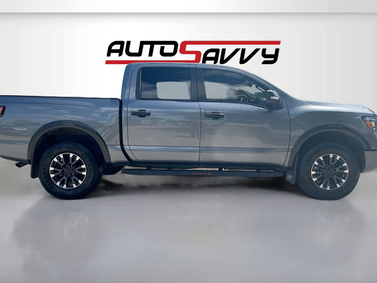 Used 2024 Nissan Titan PRO-4X w/ Pro-4x Convenience Package image 8