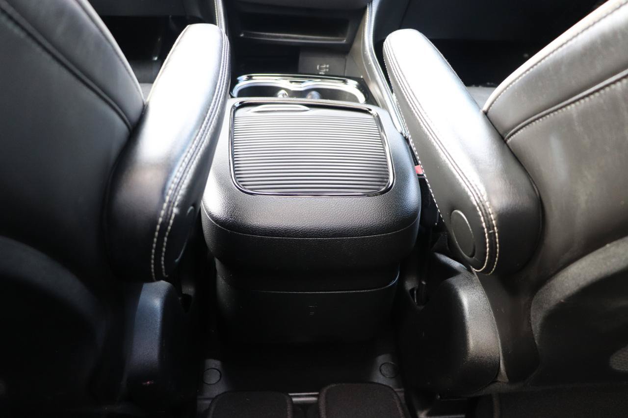 Used 2026 Chrysler Pacifica Limited FWD image 24