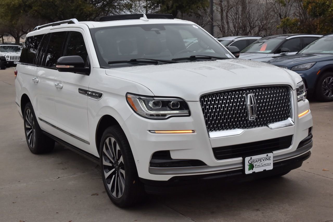 Used 2023 Lincoln Navigator L Reserve image 4