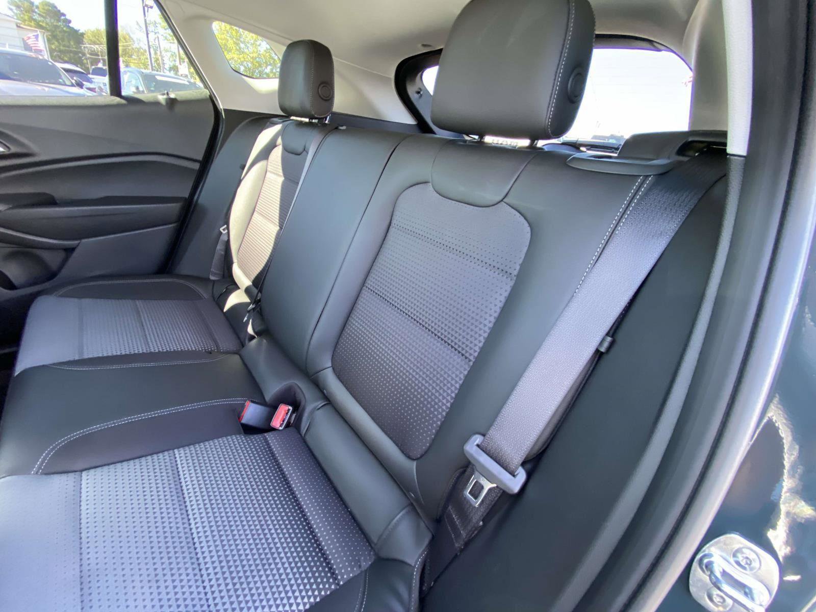 Used 2025 Chevrolet Trax LT image 20