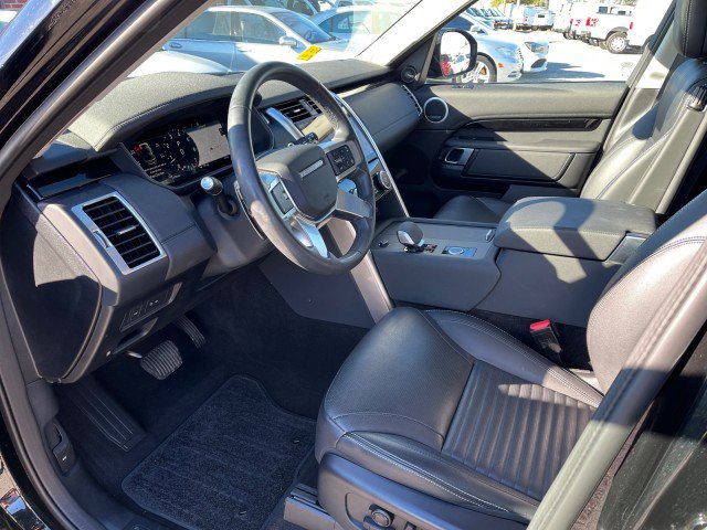 Used 2024 Land Rover Discovery S image 13