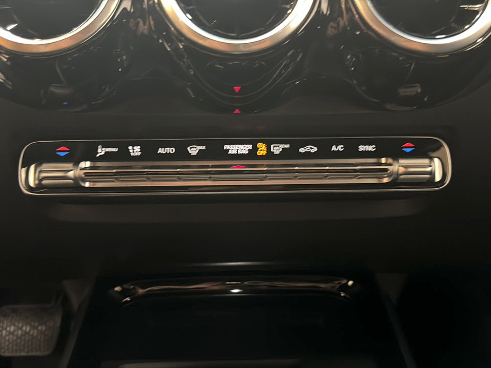 Certified 2025 Mercedes-Benz GLB 250 image 17