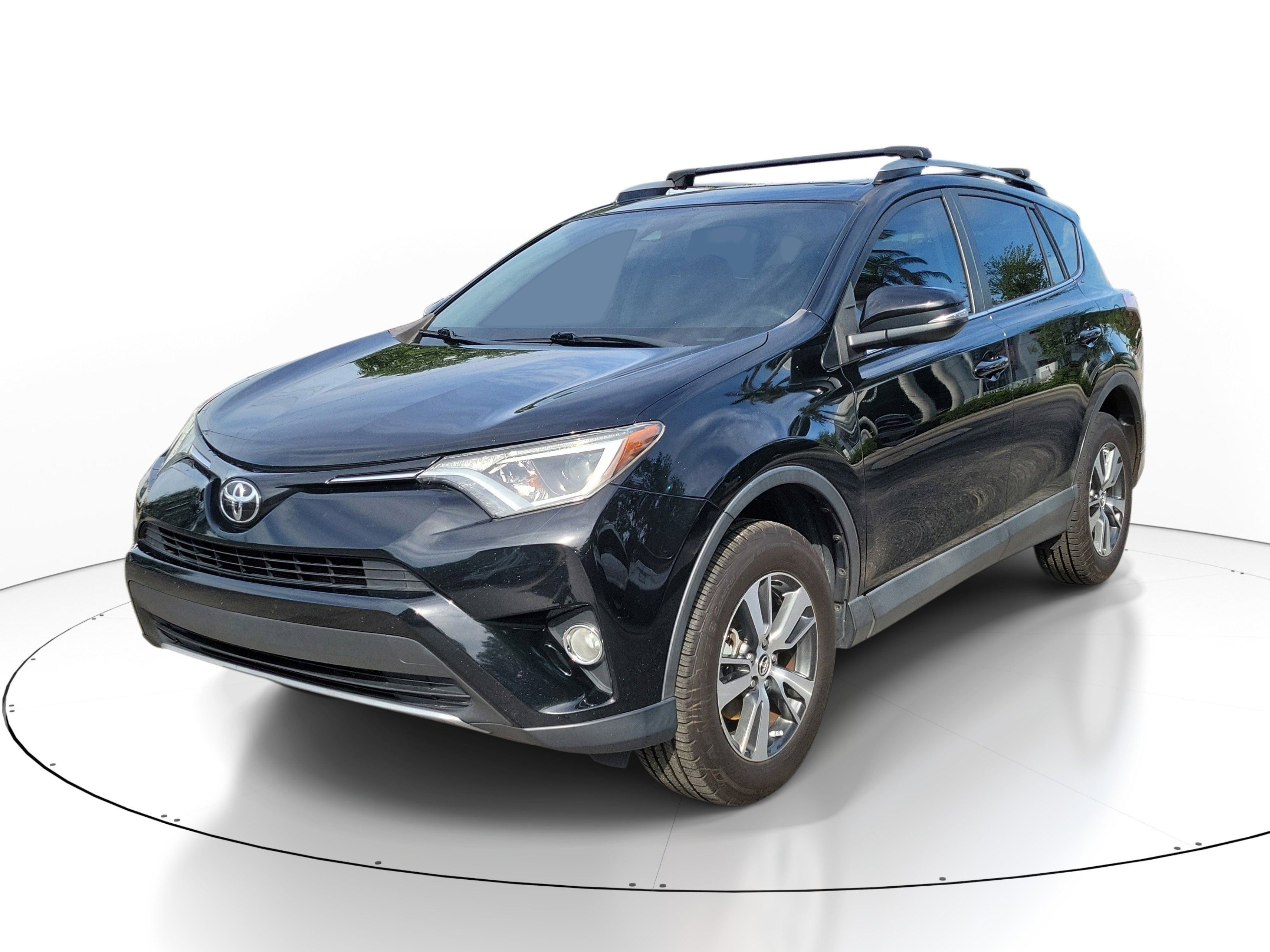 Used 2018 Toyota RAV4 XLE w/ Plus Extra Value Package FWD image 2