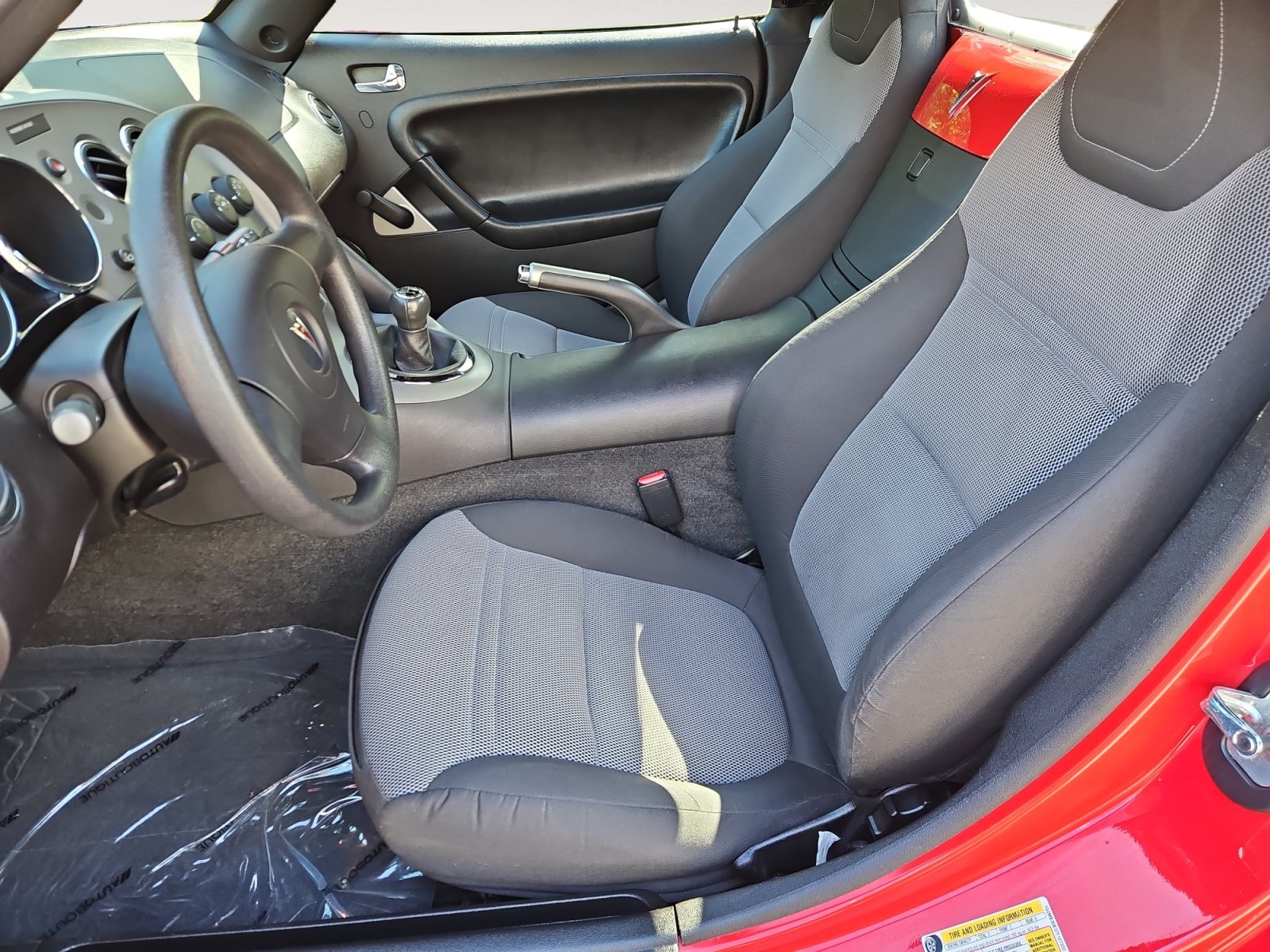 Used 2007 Pontiac Solstice Convertible RWD image 9