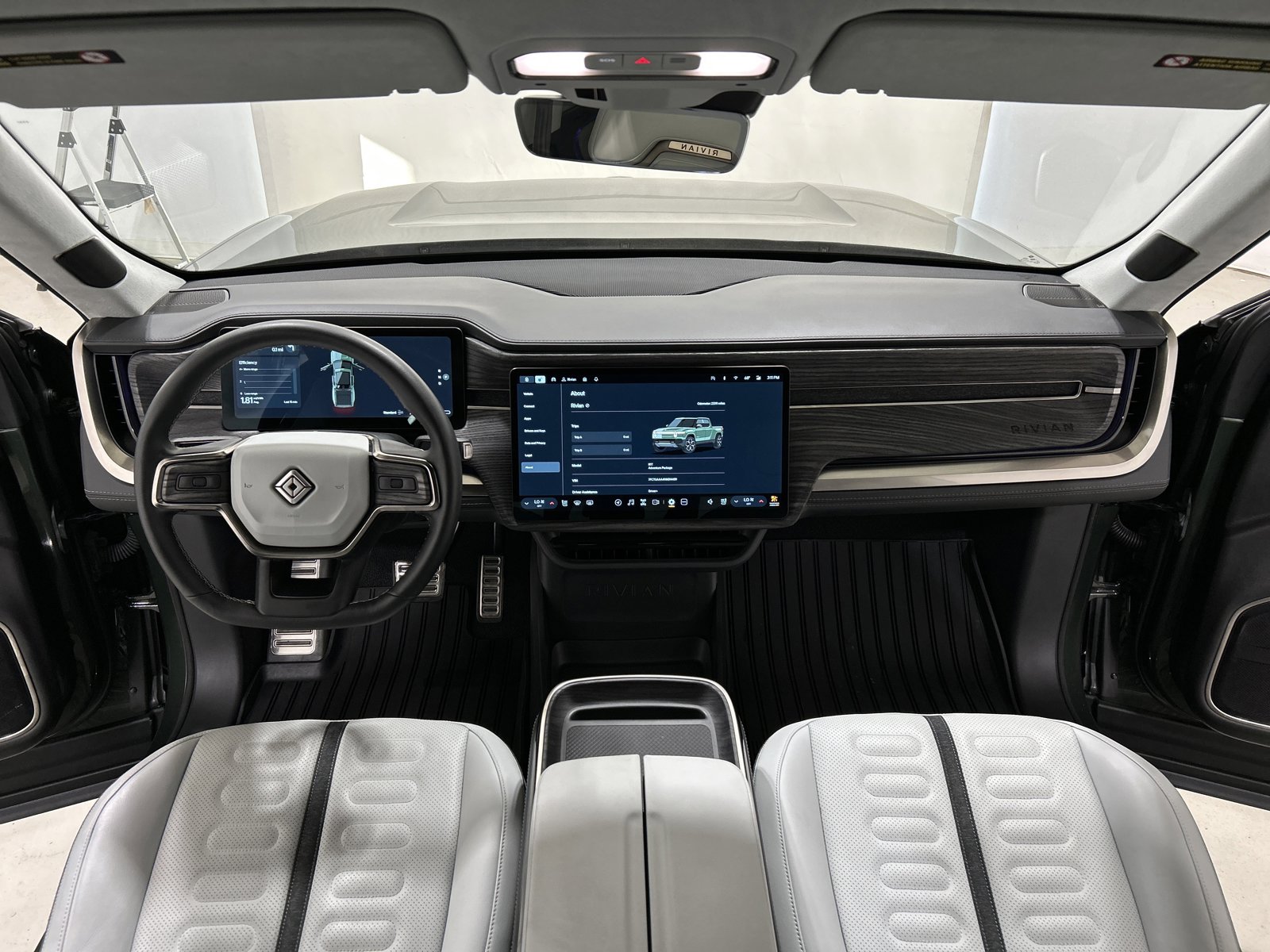 Used 2022 Rivian R1T Adventure image 25