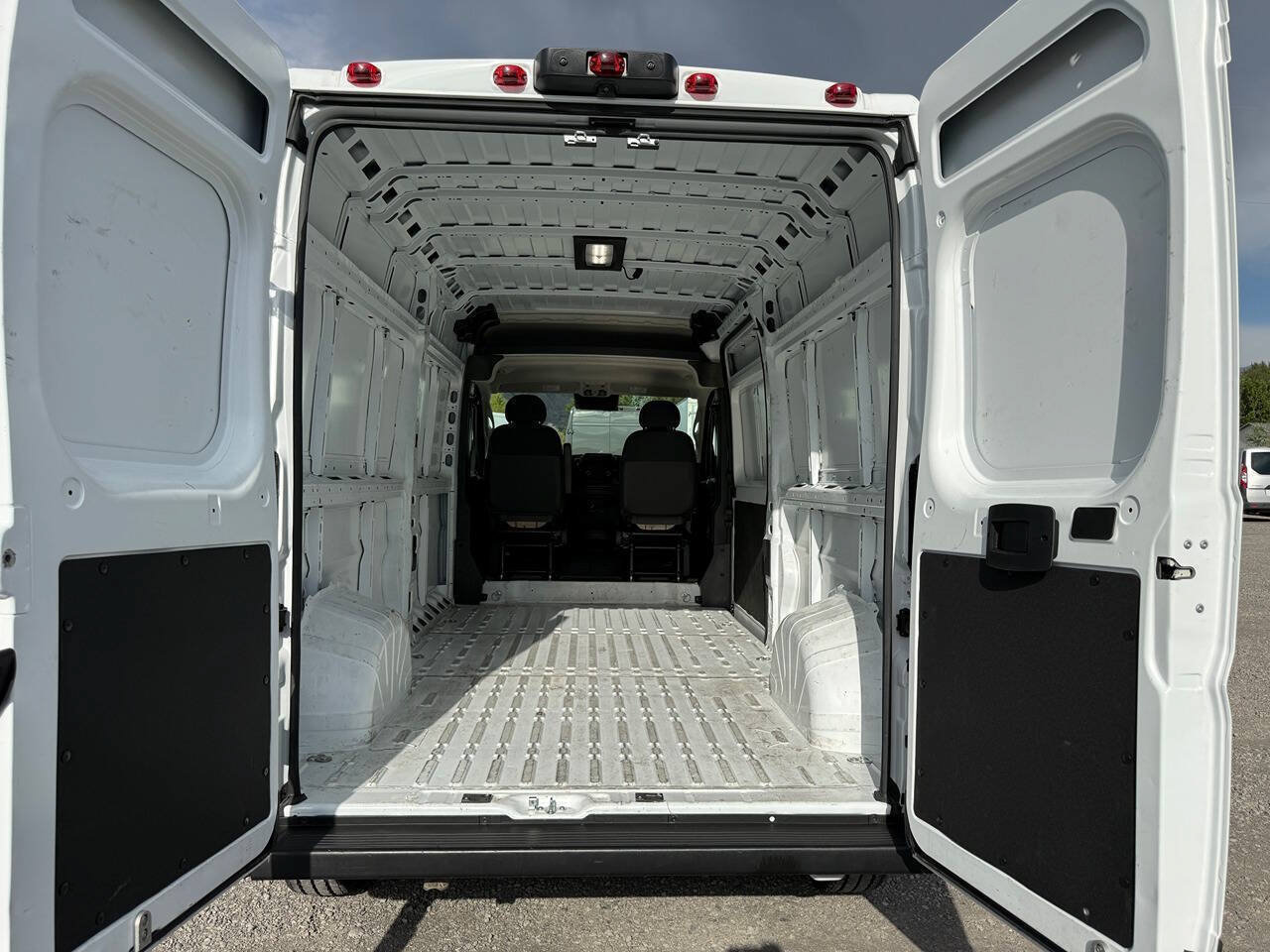 Used 2025 RAM ProMaster 2500 w/ Convenience Group FWD image 23