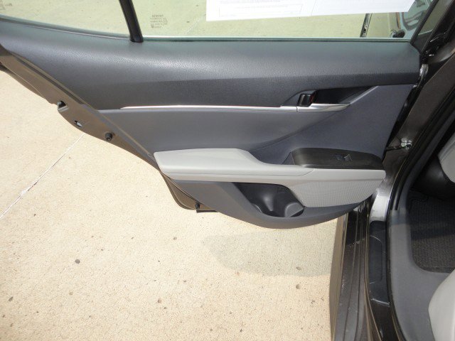 Used 2022 Toyota Camry SE image 9