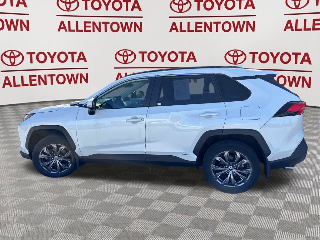 Used 2022 Toyota RAV4 XLE Premium AWD/4WD image 13