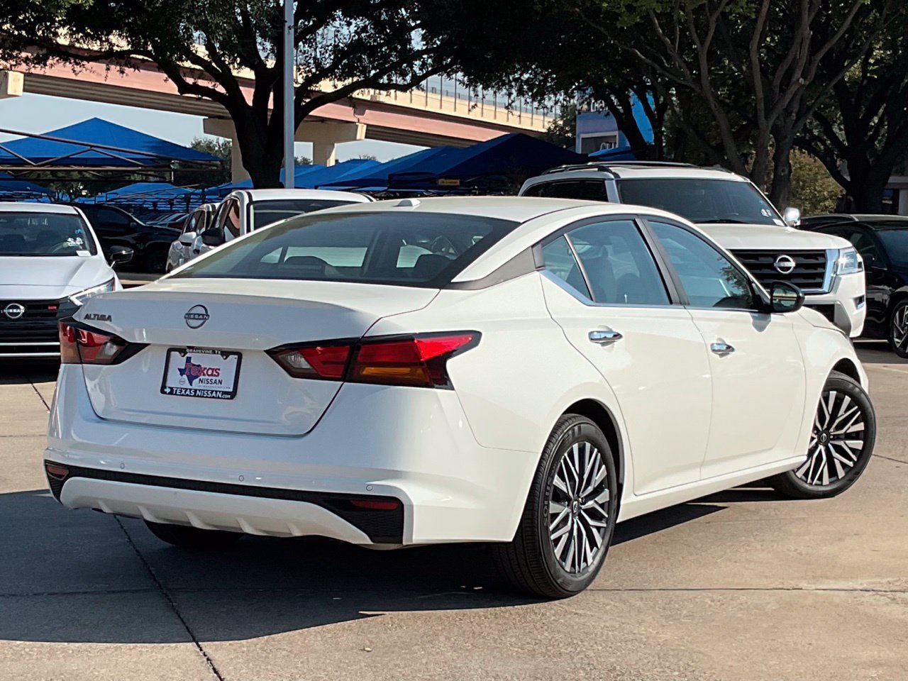 Used 2025 Nissan Altima 2.5 SV FWD image 4