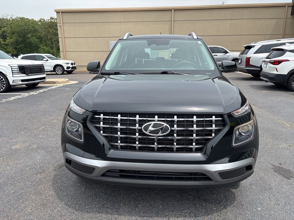 Certified 2023 Hyundai Venue SEL FWD image 2