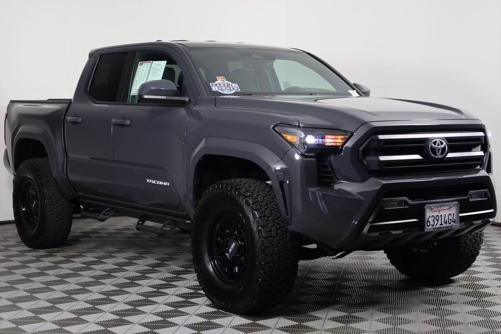Used 2025 Toyota Tacoma SR5 AWD/4WD image 3