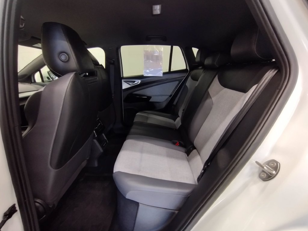 Certified 2023 Volkswagen ID.4 Pro AWD/4WD image 36