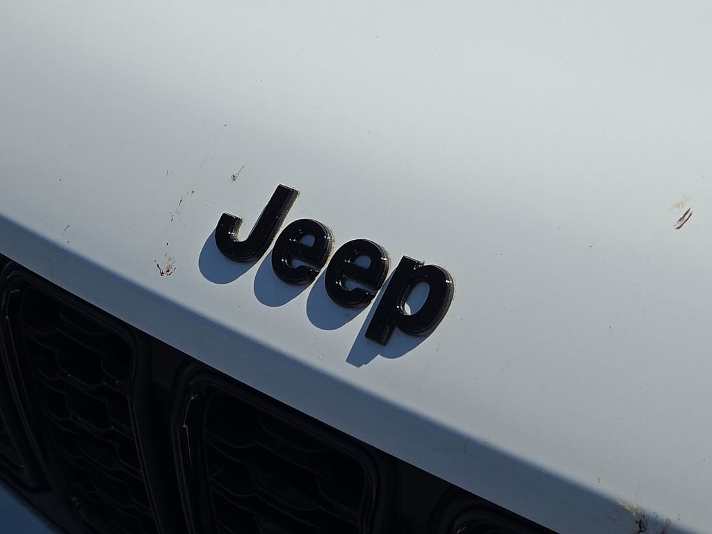 Used 2023 Jeep Grand Cherokee L Laredo AWD/4WD image 9