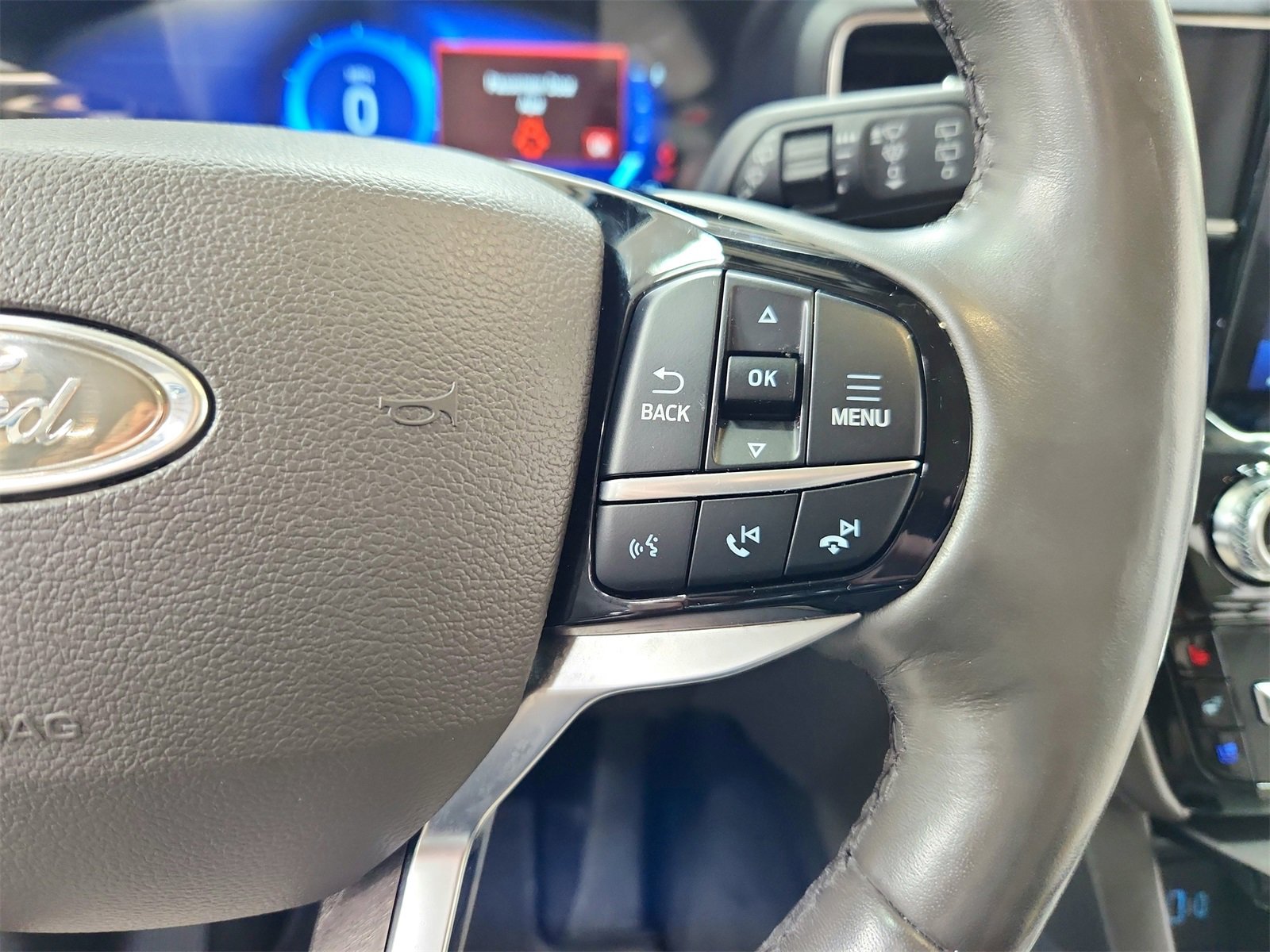 Used 2023 Ford Explorer Platinum w/ Technology Package image 25