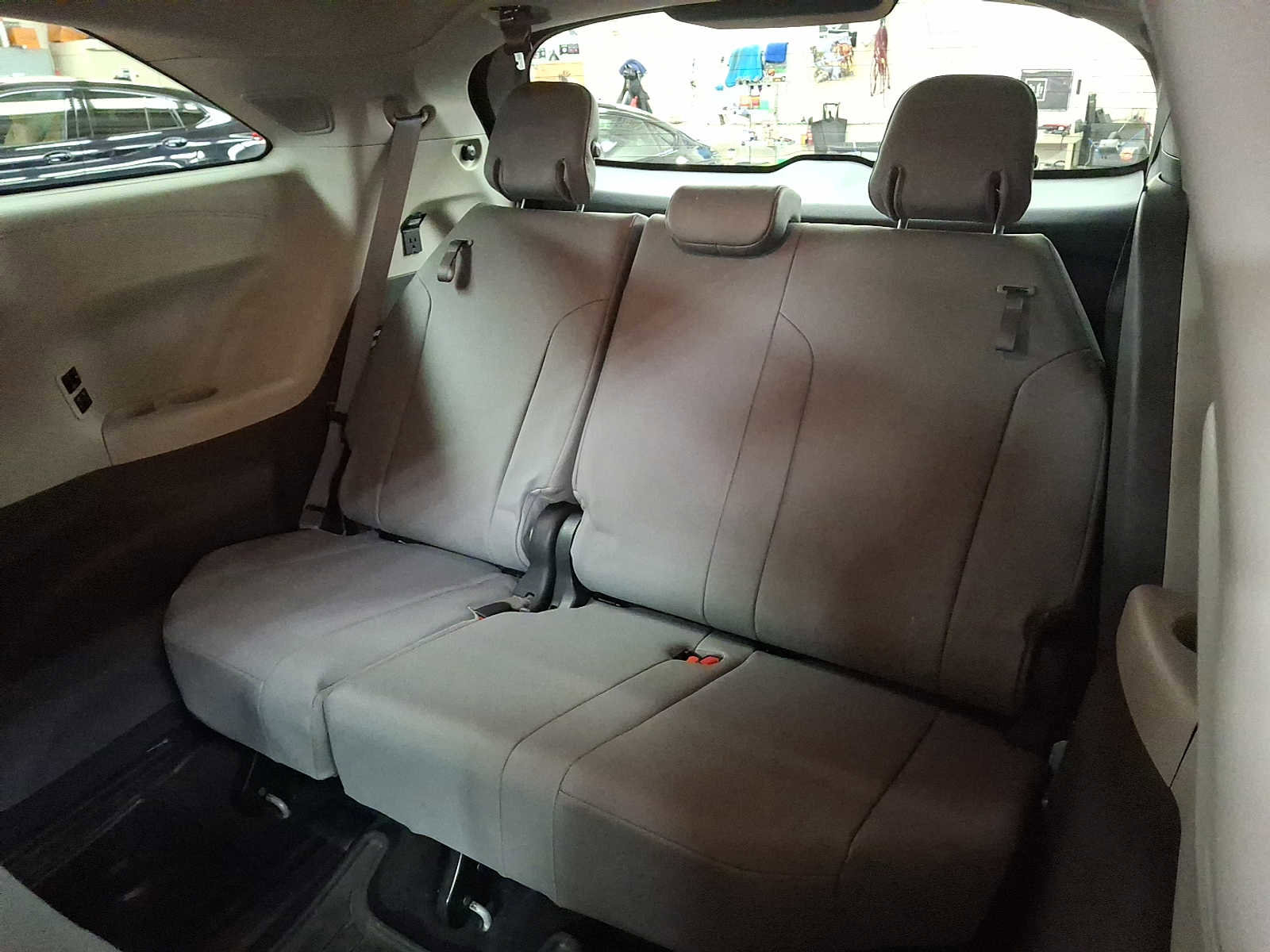 Used 2021 Toyota Sienna XLE w/ XLE Plus Package image 9