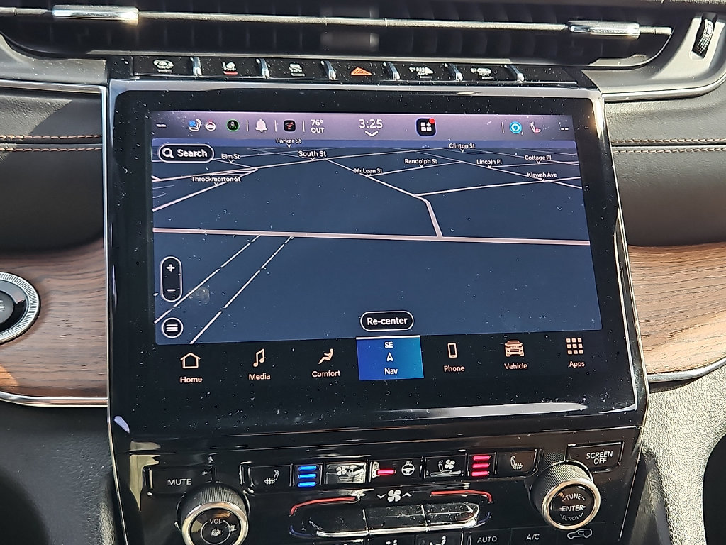 Used 2023 Jeep Grand Cherokee Summit w/ Luxury Tech Group V AWD/4WD image 19