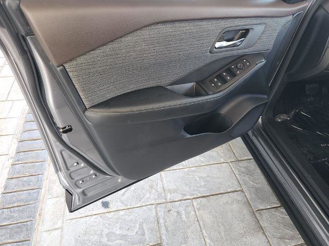 Certified 2023 Nissan Rogue SV image 27