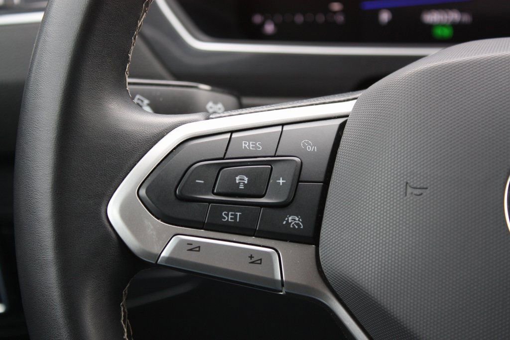 Used 2024 Volkswagen Tiguan SE image 22