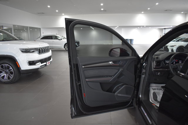 Used 2023 Audi SQ5 Premium Plus w/ Premium Plus Package AWD/4WD image 9