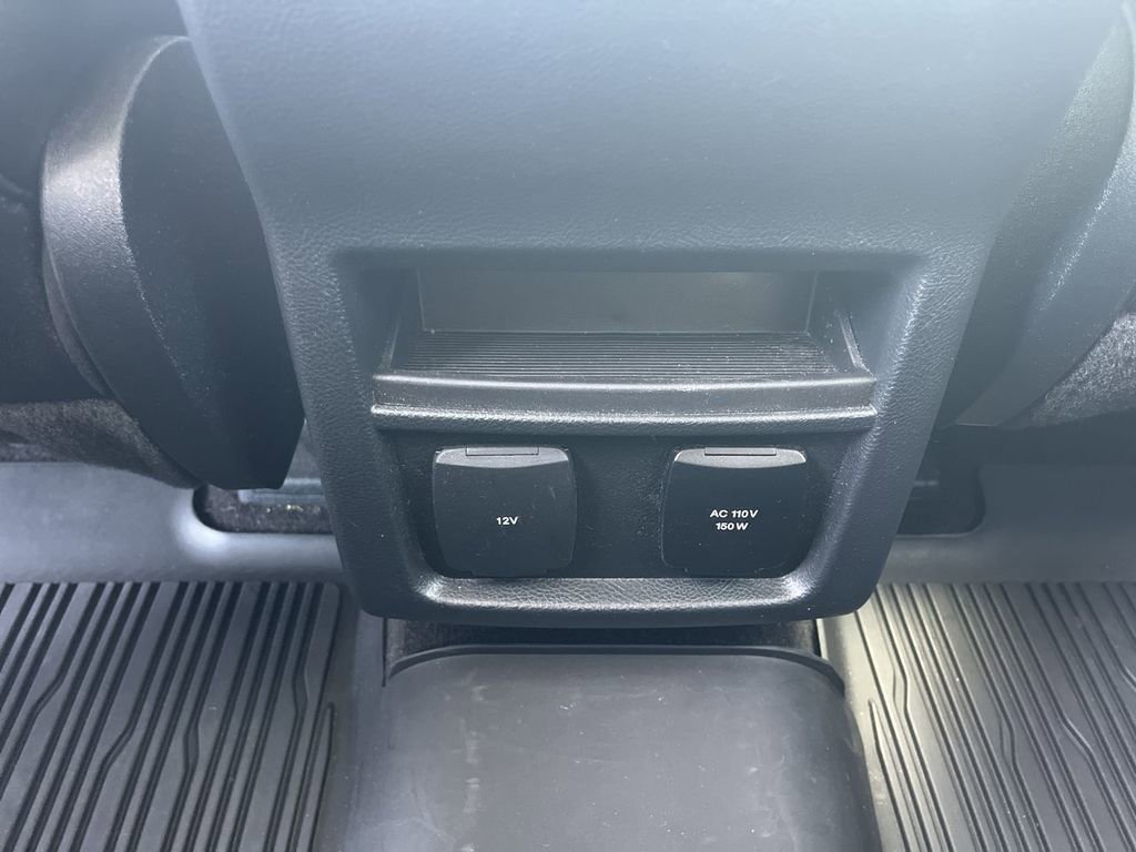 Used 2020 Ford Edge Titanium image 22