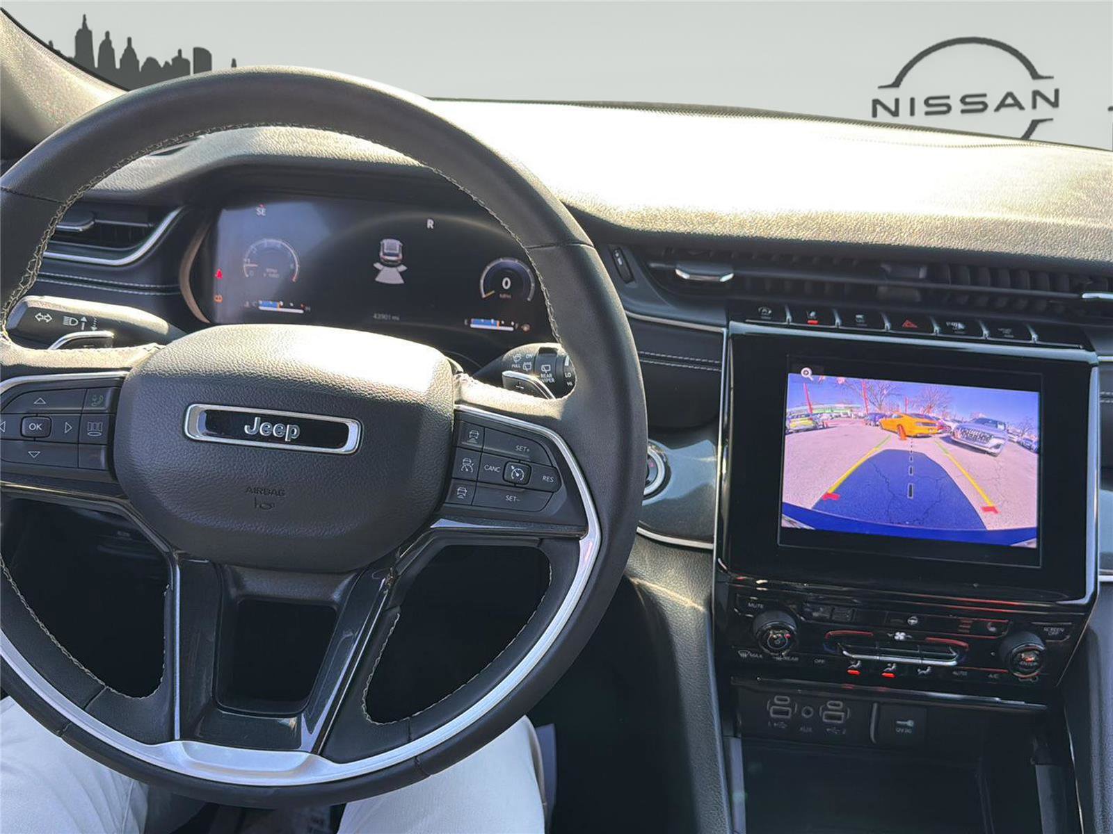 Used 2023 Jeep Grand Cherokee L Laredo image 20