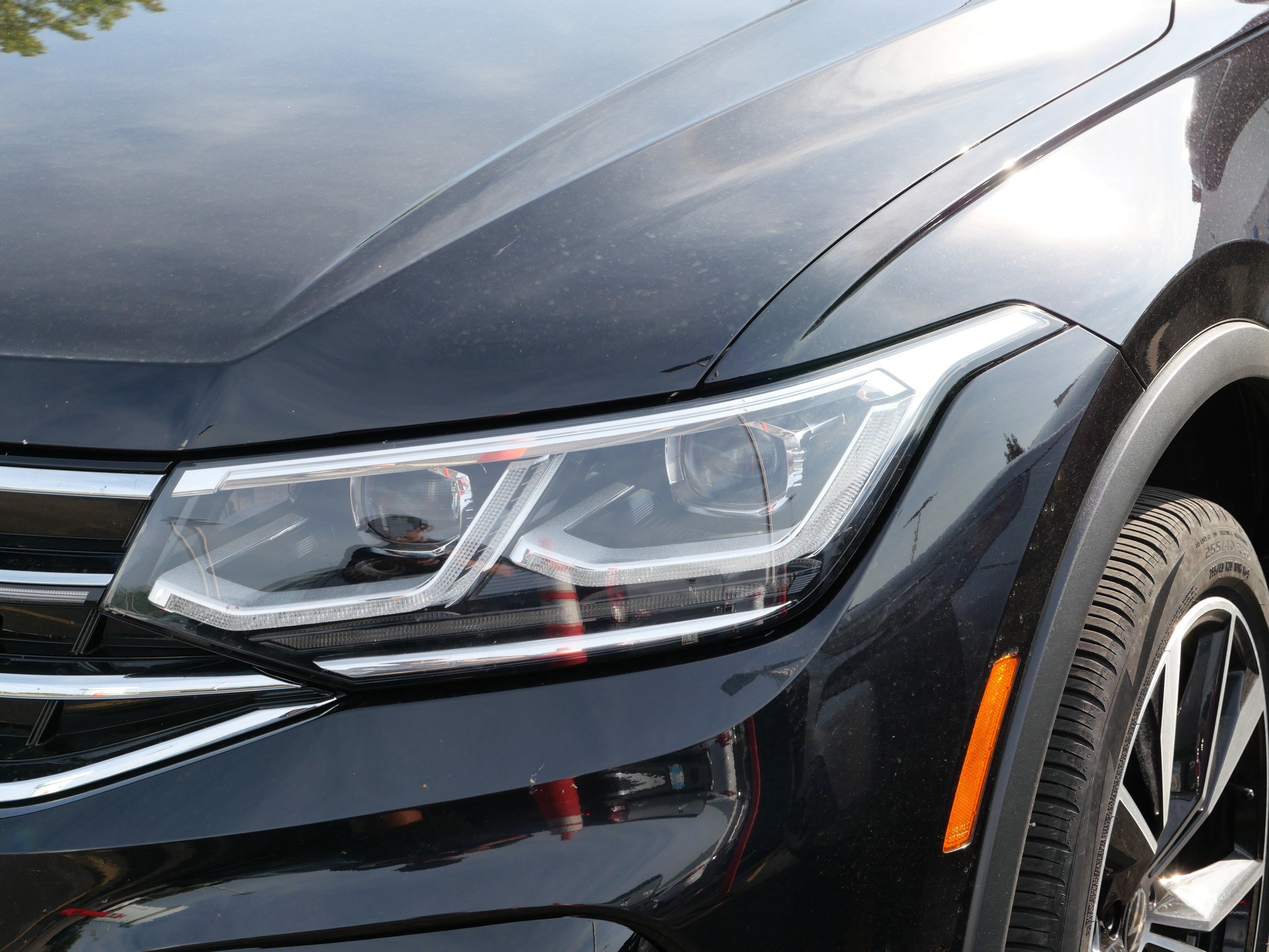 Used 2024 Volkswagen Tiguan SEL R-Line AWD/4WD image 9