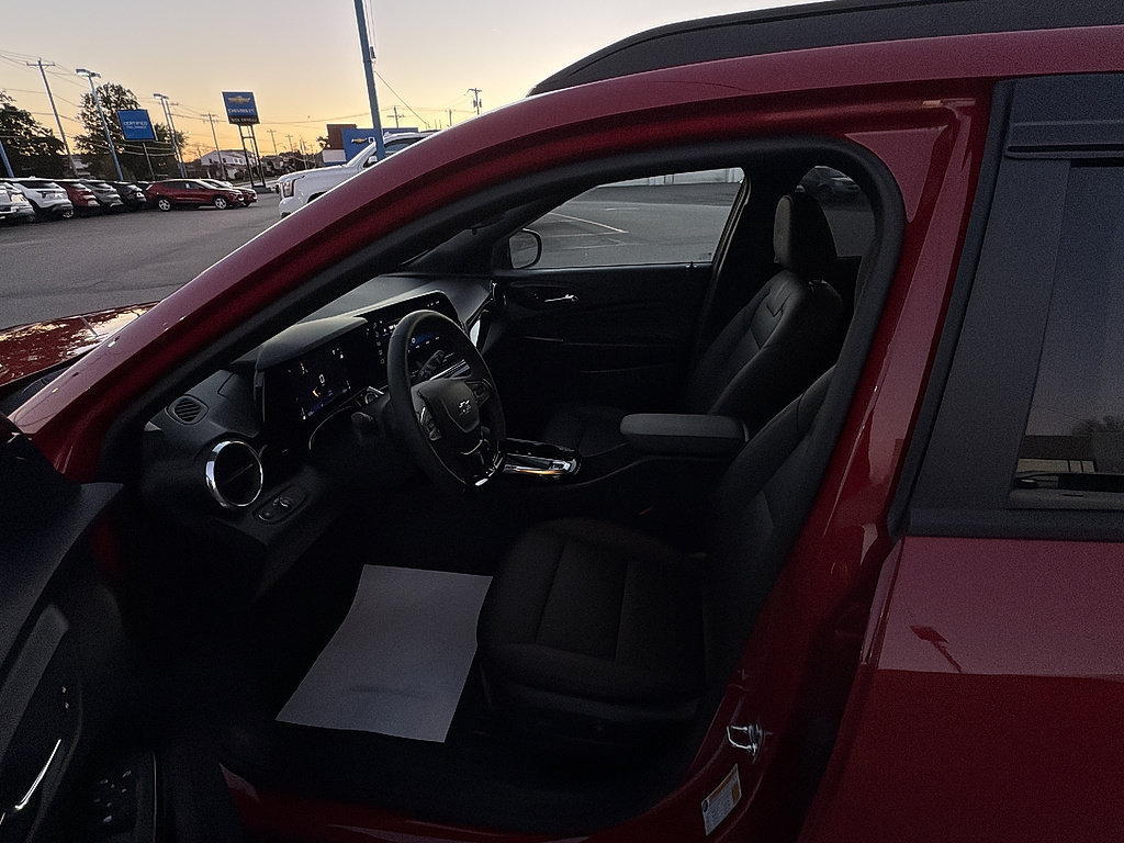 Used 2026 Chevrolet Trax RS w/ Driver Confidence Package FWD image 8
