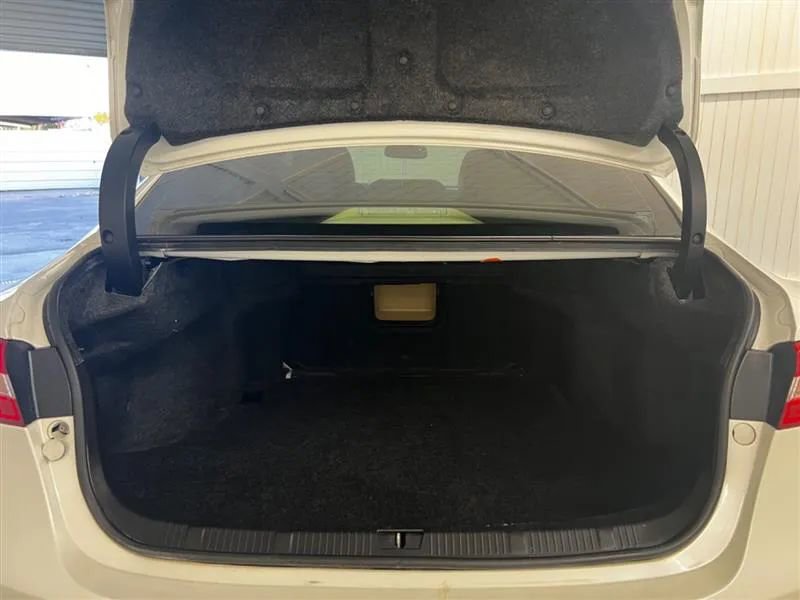 Used 2013 Toyota Avalon XLE image 18