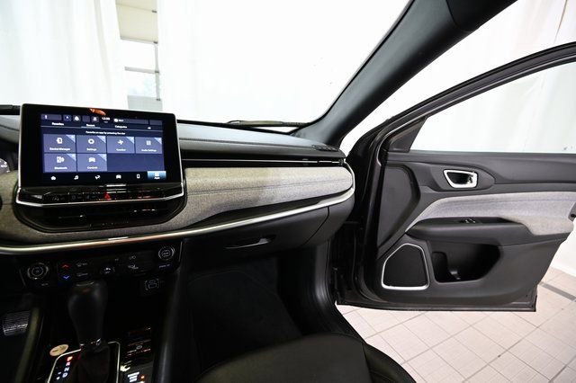 Used 2024 Jeep Compass Latitude image 28