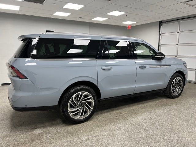 Used 2025 Lincoln Navigator L Reserve image 11