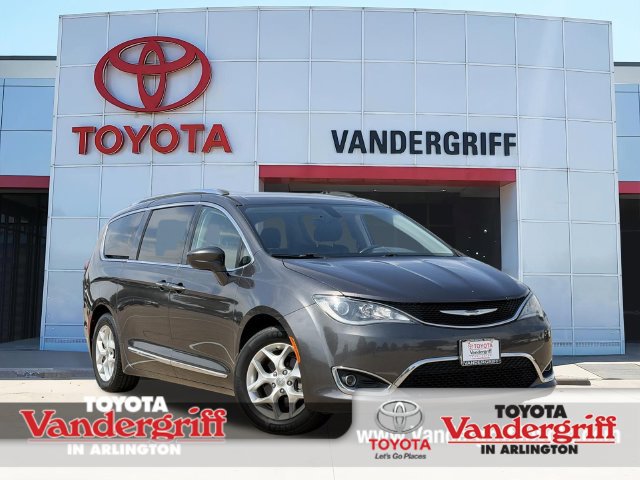 Used 2018 Chrysler Pacifica Touring-L w/ Tire & Wheel Group FWD image 1