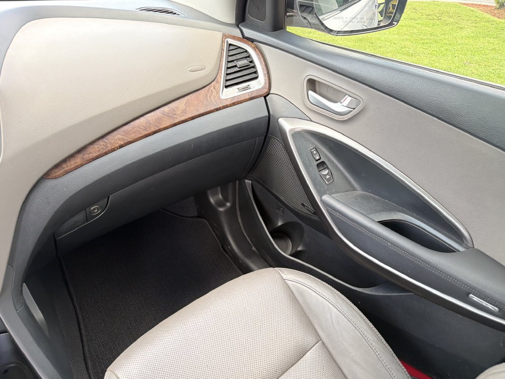 Used 2017 Hyundai Santa Fe FWD image 23