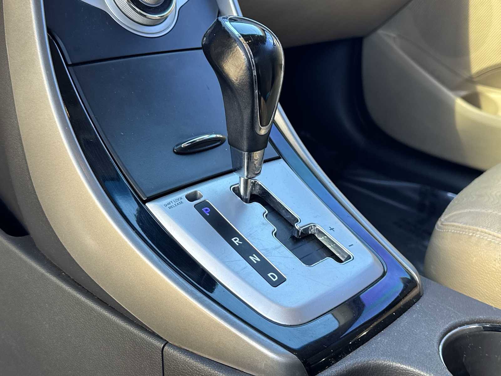 Used 2012 Hyundai Elantra Limited w/ Technology Pkg 5 image 24