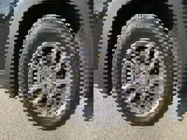 Used 2023 GMC Terrain SLT image 13