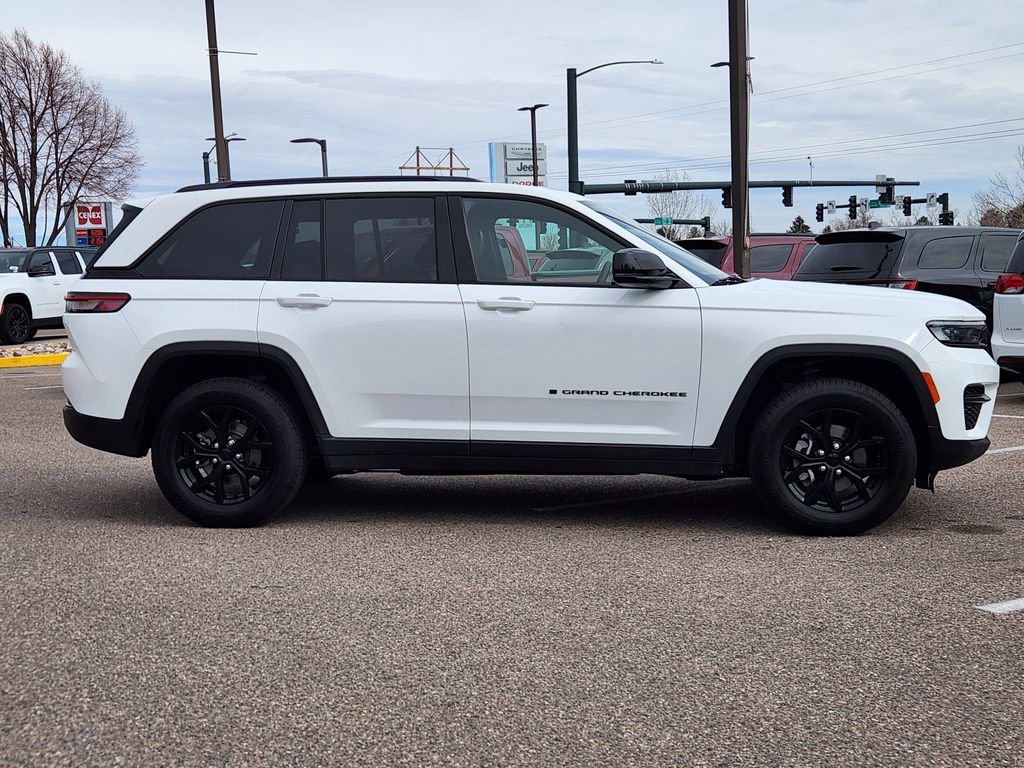 Certified 2024 Jeep Grand Cherokee Altitude image 2