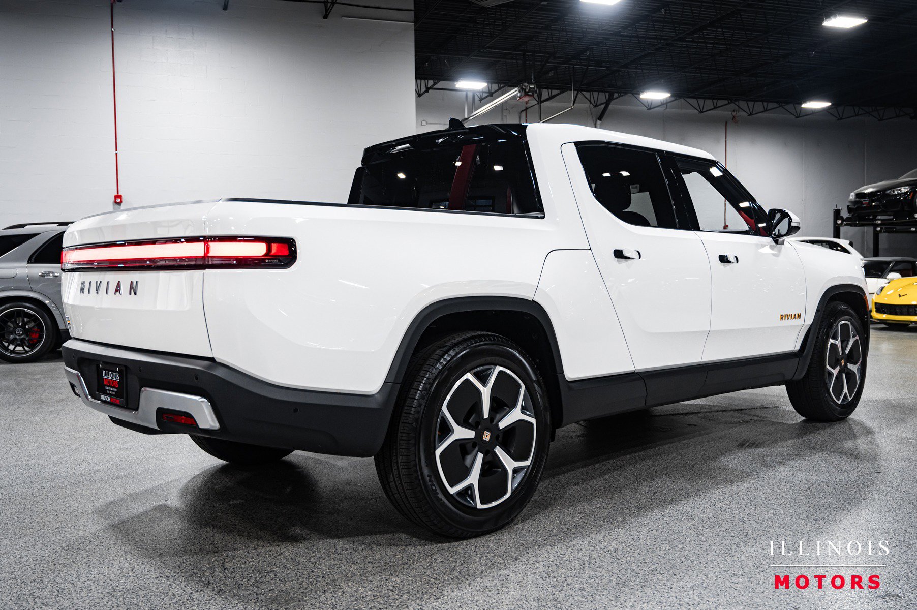 Used 2022 Rivian R1T Adventure image 5
