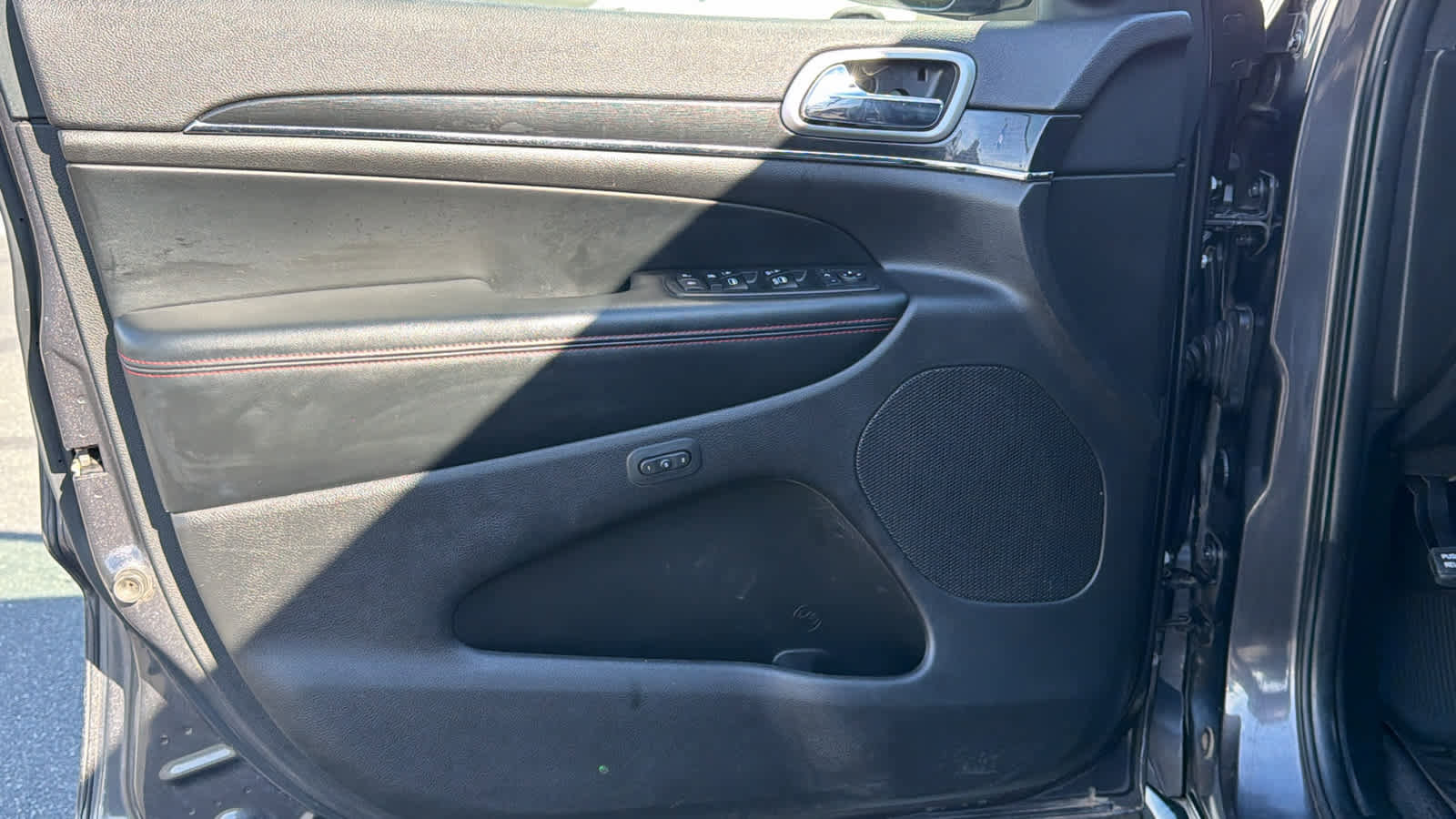 Used 2017 Jeep Grand Cherokee Trailhawk w/ Trailhawk Luxury Group image 23