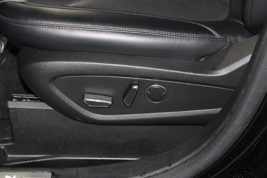 Used 2023 Lincoln Nautilus Reserve AWD/4WD image 22