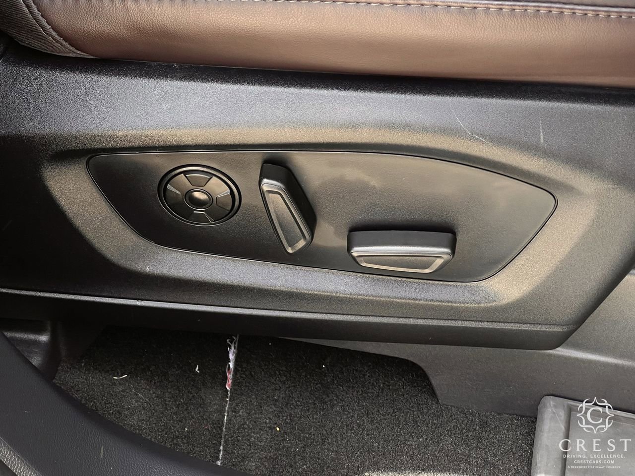 Used 2025 Ford Explorer Platinum w/ Ultimate Package AWD/4WD image 27