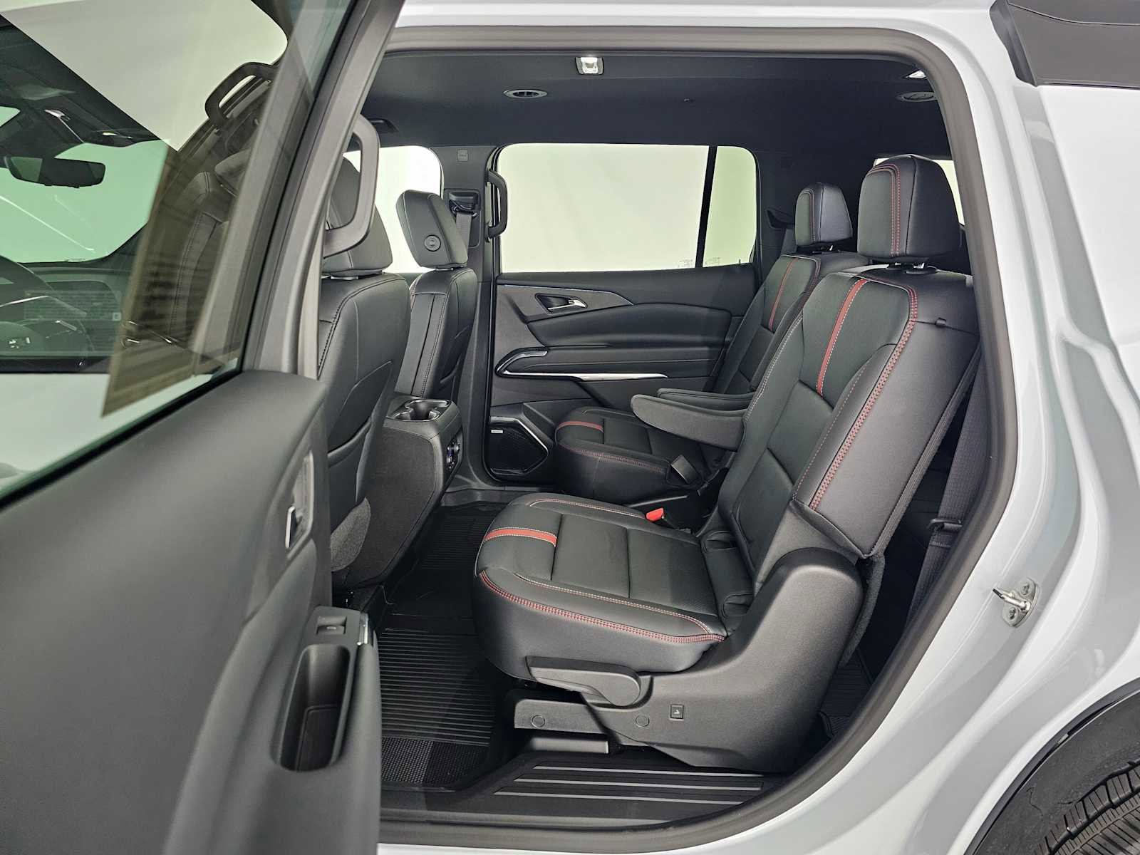 Used 2026 Chevrolet Traverse RS w/ LPO, Floor Liner Package FWD image 16